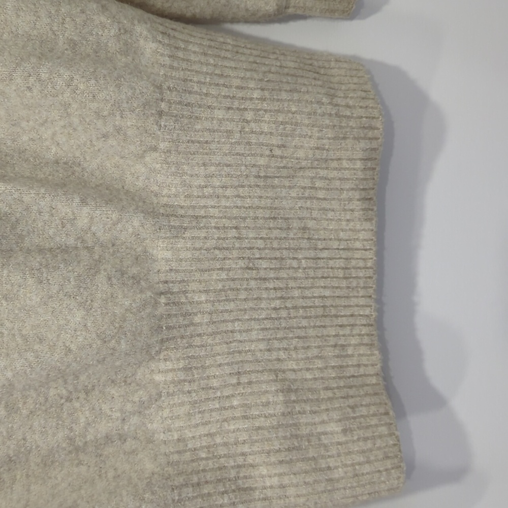 H&M Ladies Sweater - Picture 4 of 6